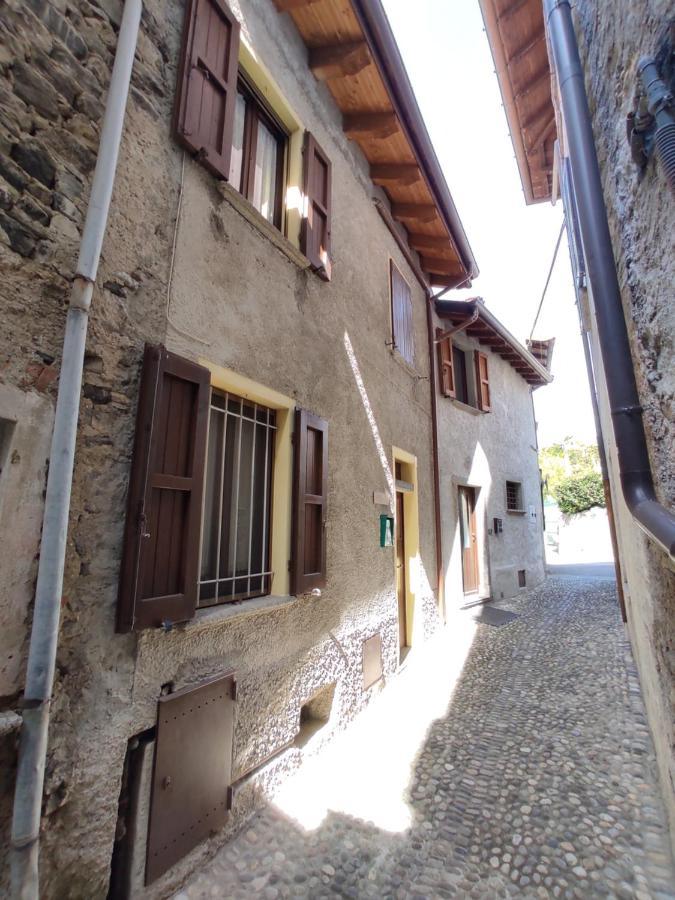 ليرنا La Casa A Chiocciola Between Lake And Mountains المظهر الخارجي الصورة